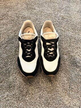 Puma Women’s Black and White Retro Runner Sneakers